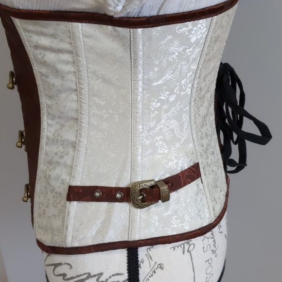 Amazing Corset - Picture 5 of 12